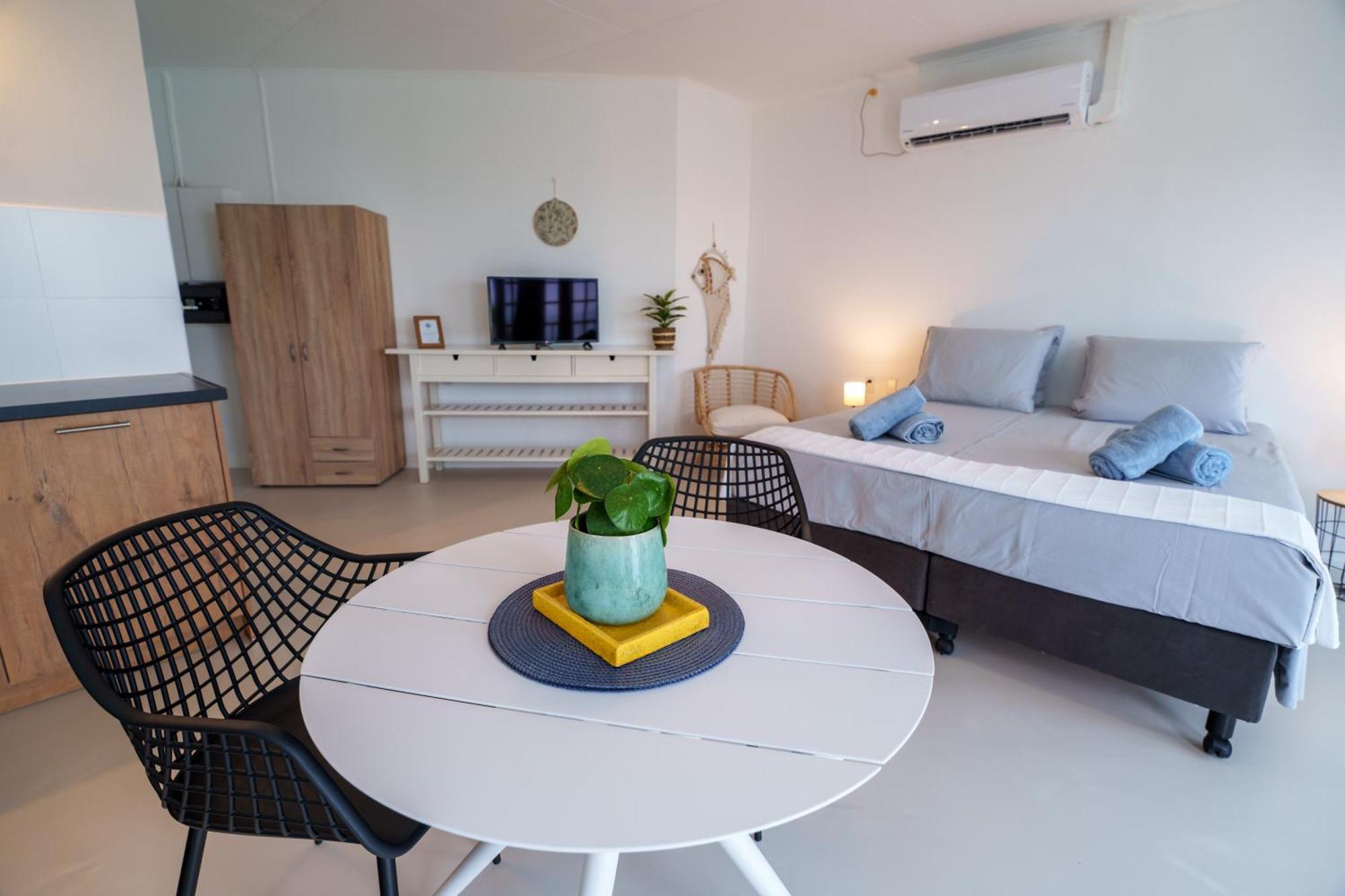 Waterside Apartments Willemstad Exterior photo